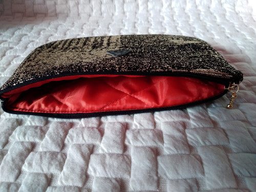 Černozlaté pouzdro 22x13cm — foto 2