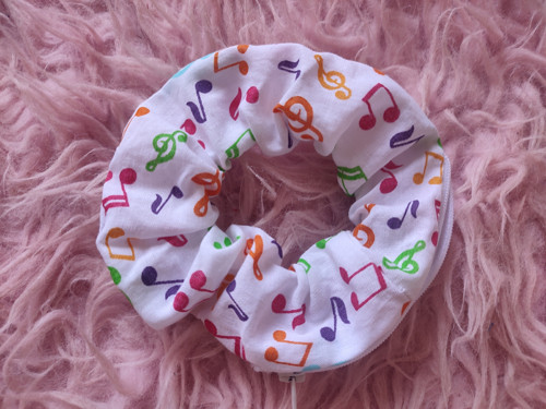 Scrunchie zipper hudební gumička s kapsičkou — foto 2
