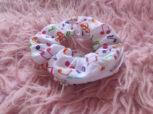 Scrunchie zipper hudební gumička s kapsičkou — foto 3