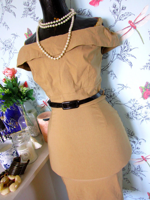 Šaty pencil retro pin-up camel — foto 2