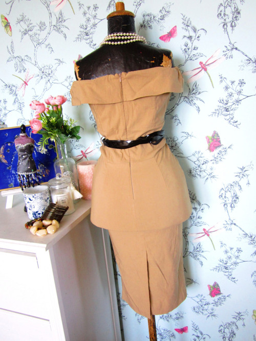 Šaty pencil retro pin-up camel — foto 4