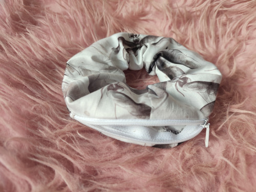 Scrunchie zipper vášková gumička s kapsičkou — foto 3