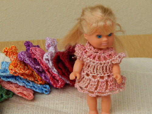 Šatičky pro malou panenku Evičku - Barbie — foto 3