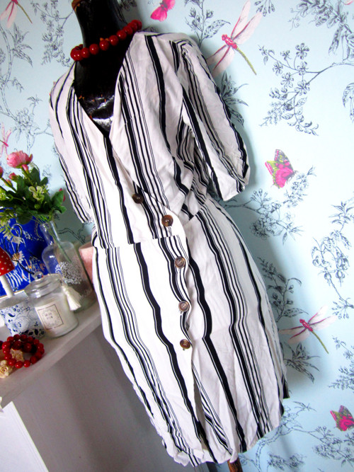 Šaty black&white proužek elegantní — foto 2