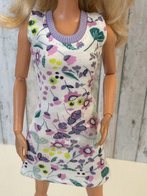 Letní šaty na barbie — foto 2