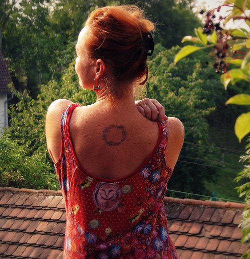 „Červené se sovou“, midi tílkošaty s kapsami — foto 5