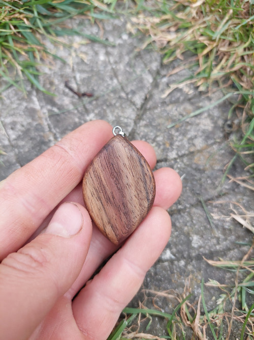 Ořechový přívěsek - krokodýl — foto 5