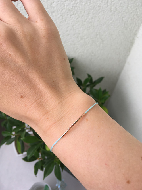 Minimalistický náramek s trubičkou — foto 3