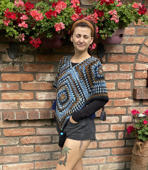 Háčkované pončo granny — foto 2