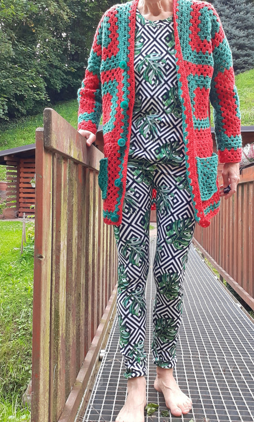 Svetr čtverce červenozelený — foto 3