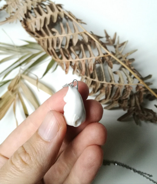Přívěsek postavička porcelánová — foto 2