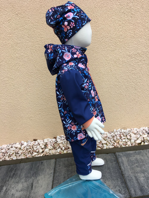 Dětská čepička a nákrčník Pivoňka — foto 3