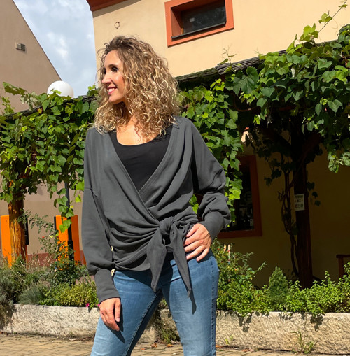 Šedá mikina s vázáním — foto 6