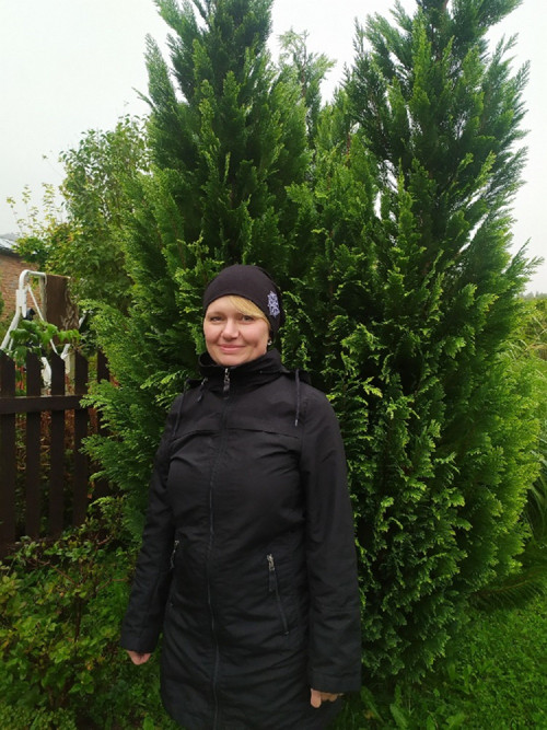 Čepice černá s výšivkou mandaly — foto 2