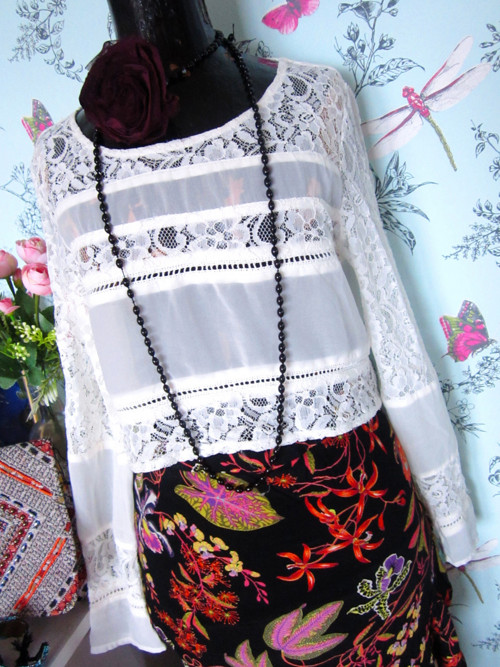 Halenečka crop boho krajka — foto 2