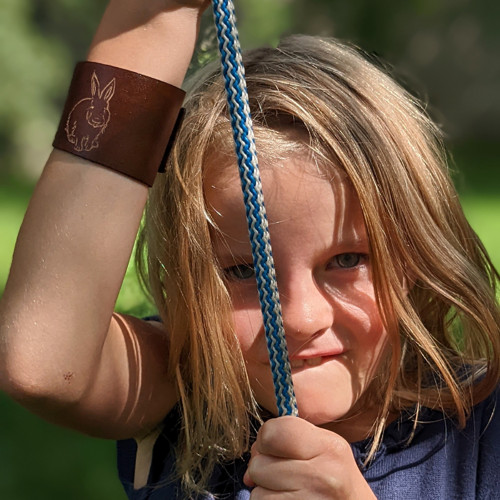 Dětský kožený náramek s králíkem — foto 5