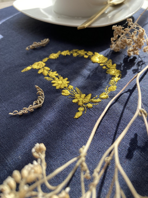 Ľanová utierka s výšivkou ,,MONOGRAM" — foto 2