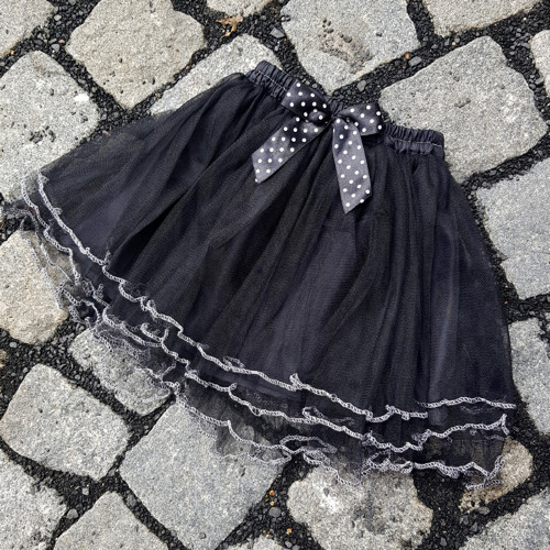 Dětská černá tylová sukně s lemováním — foto 4