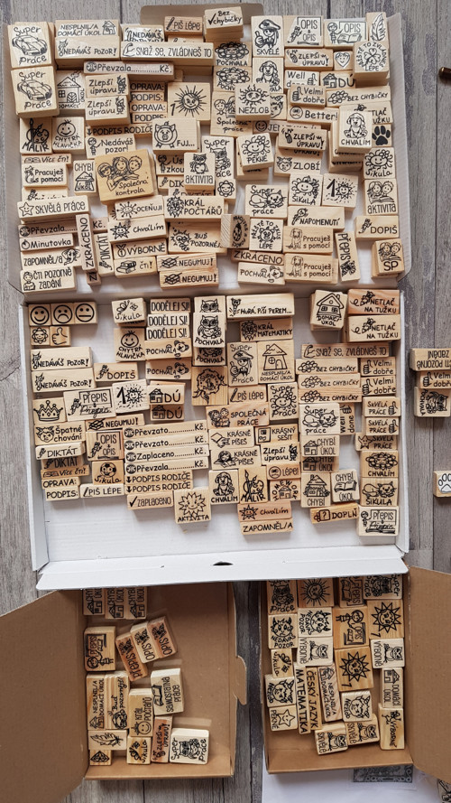 Chybí domácí úkol učitelka 880 a). Razítko. — foto 2