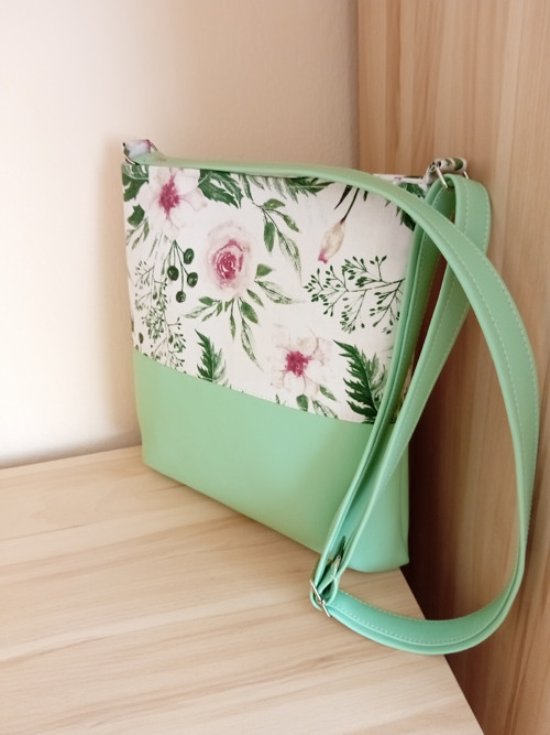 Crossbody hrášková — foto 3