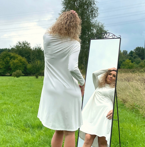 Zvonové šaty bílé — foto 4