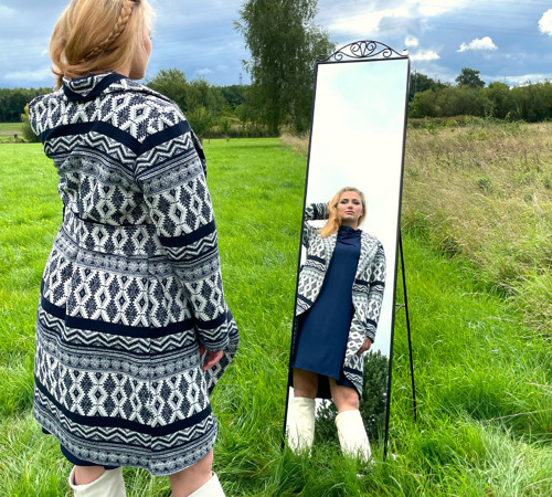 Zvonové šaty tmavě modré — foto 6