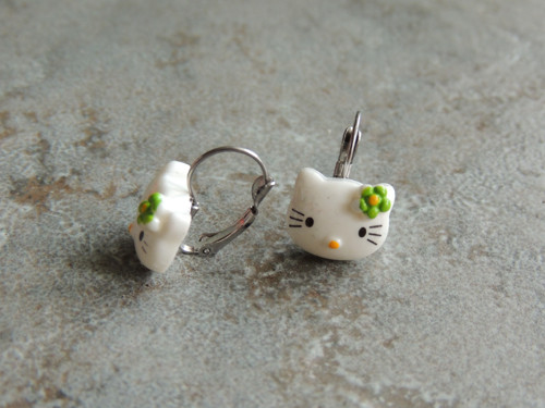 Hello Kitty, nerezové visací náušnice — foto 3