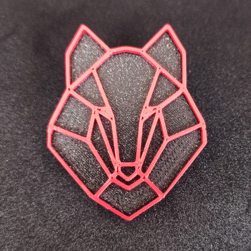 Vlk Geralt - brož (černá + červená) — foto 3