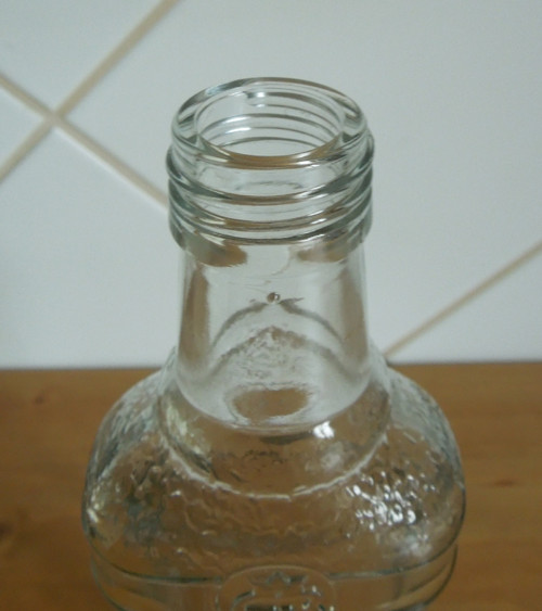 Stará lahvička od alkoholu — foto 5