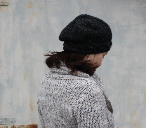 Baret trocha luxusu v modré — foto 3