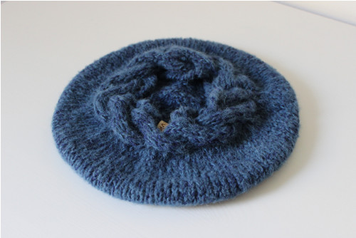 Baret trocha luxusu v modré — foto 2