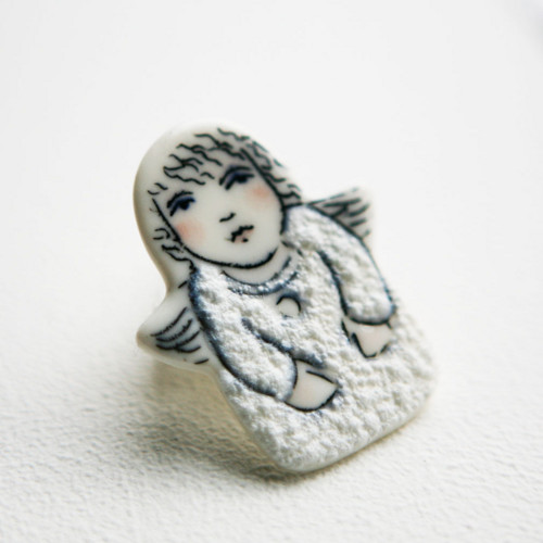 Anděl porcelánová brož — foto 2