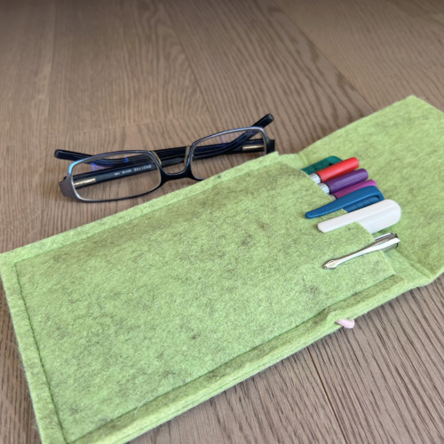 Obal na mobil či psací potřeby,vlněná plsť,zelený — foto 2