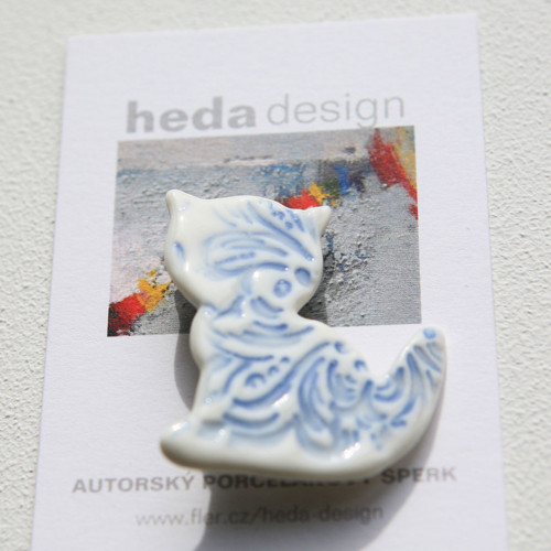 Kočka porcelánová brož — foto 3