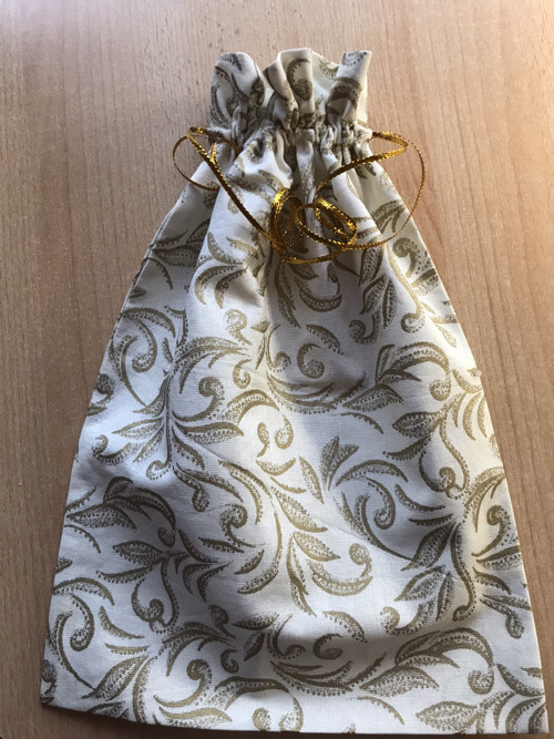 Zlaté ornamenty na krémové — foto 2