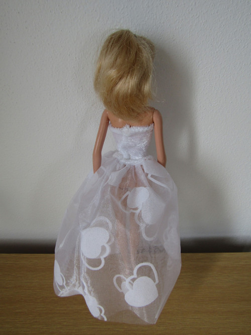 Šaty pro barbie bílé se srdíčky — foto 2