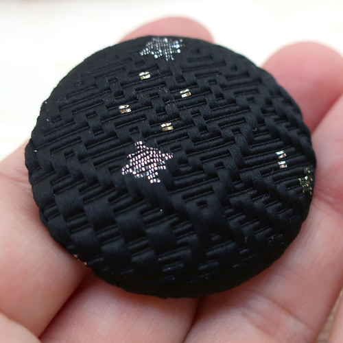 Buttonková brož Černá elegance 38mm *na objednávku — foto 2