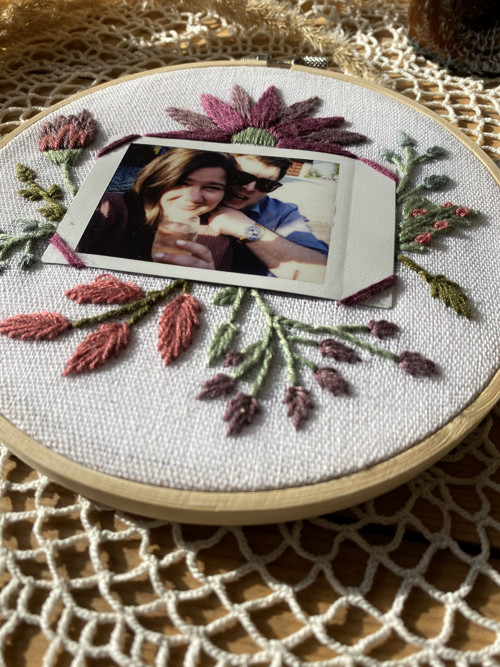 Vyšívaný rámeček na polaroid - Příroda — foto 3