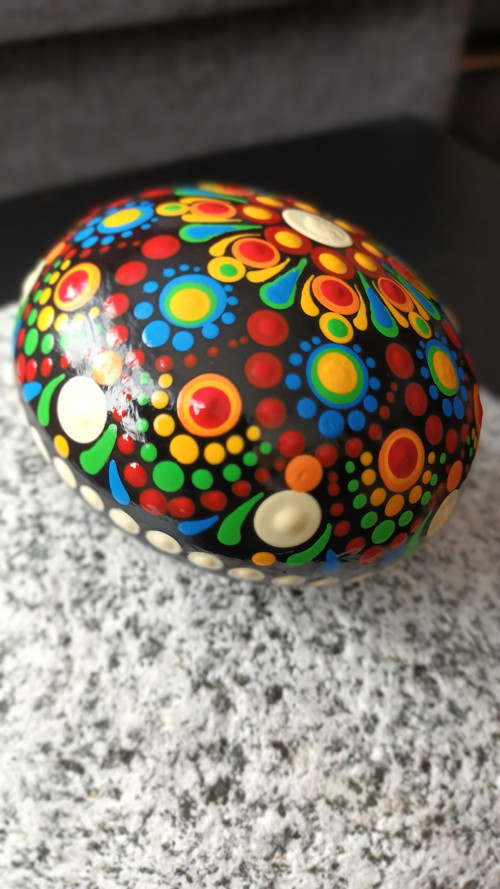 Malovaný kámen - těžítko, mandala — foto 2