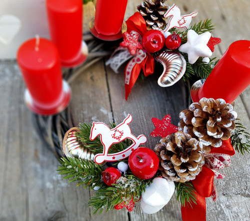 Adventní věneček s koníčky — foto 4