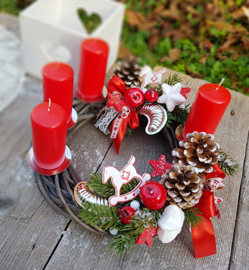 Adventní věneček s koníčky — foto 3
