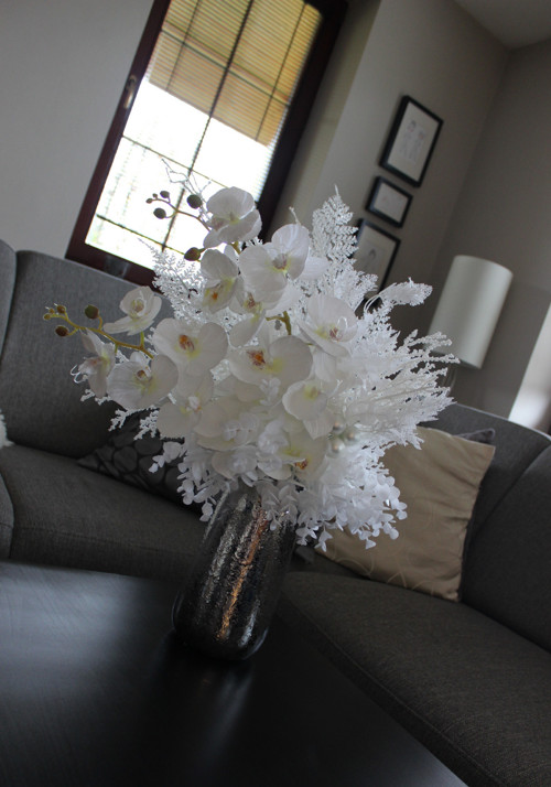 Vánoční váza s orchidejemi do bíla — foto 3