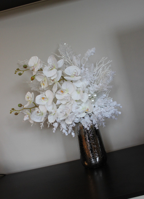 Vánoční váza s orchidejemi do bíla — foto 2