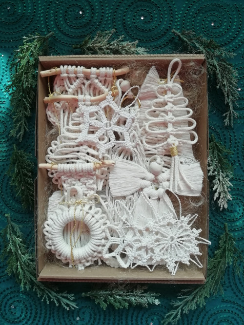 Macramé a háčkované vánoční ozdoby — foto 2
