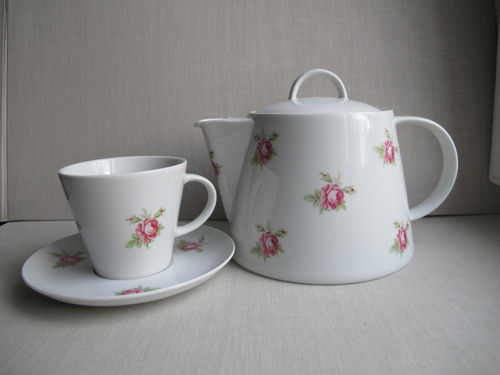 Porcelánová konvice růžičky — foto 2