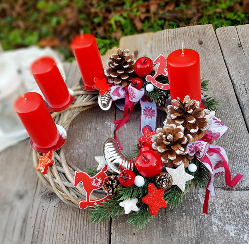 Adventní věneček s koníčky — foto 3
