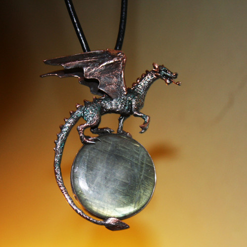 Dračí amulet — foto 3