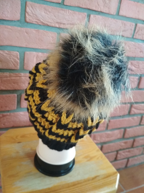 Dámský hačkovaný kulich s velkou bambulí — foto 3