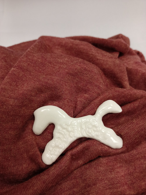 Porcelánová brož Koník. — foto 3