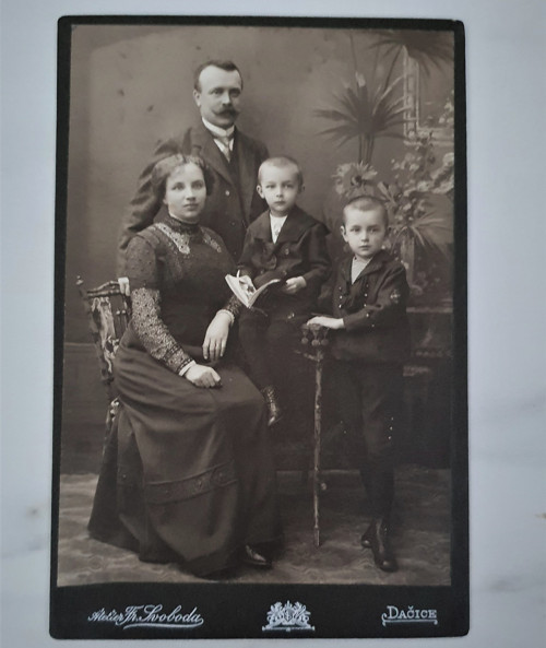 Malý čtenář - kabinetka — foto 2